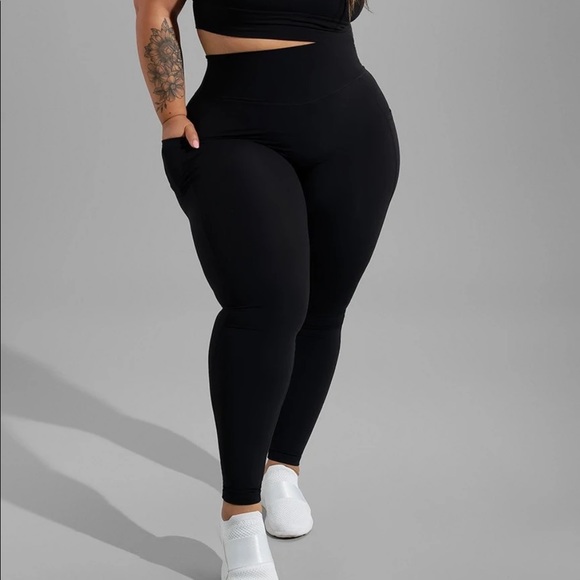 Buffbunny Collection Pants - NWT BUFFBUNNY Rosa Pocket Legging Onyx Black XL